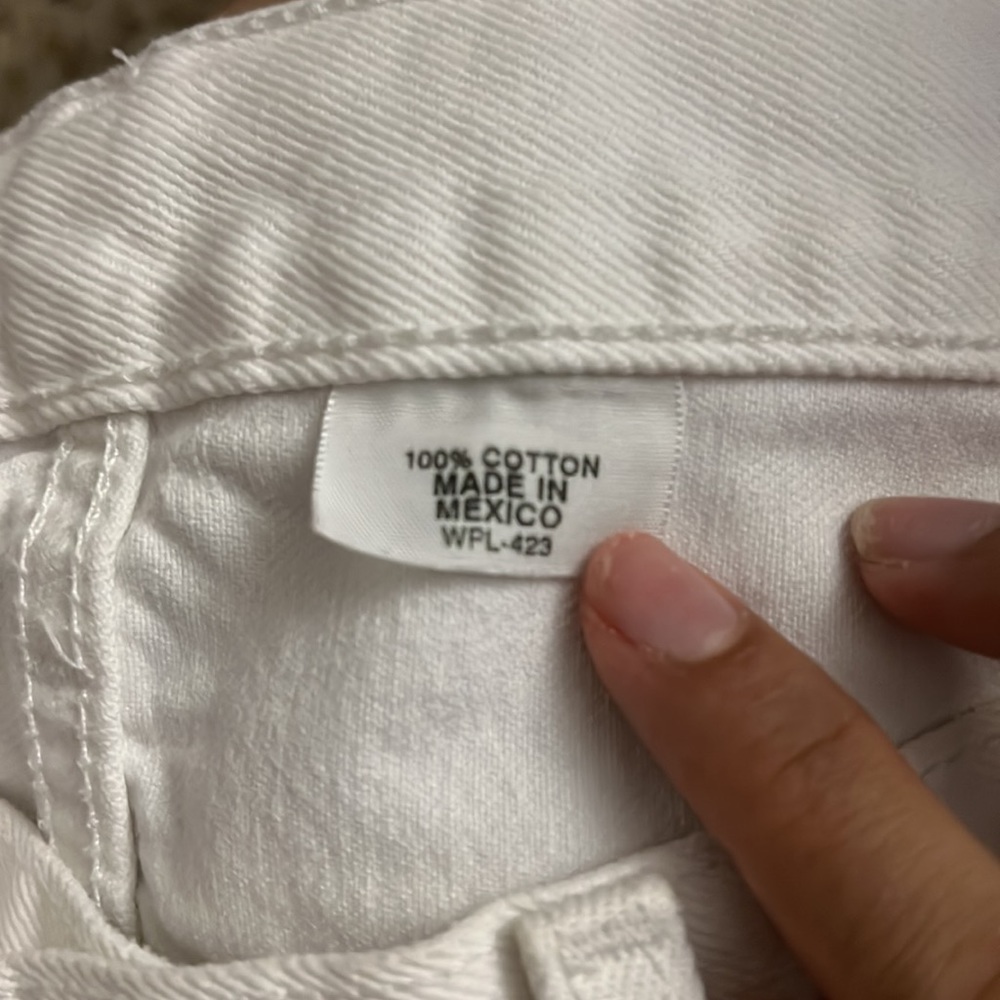 White Levi’s Jeans - Picture 5 of 5